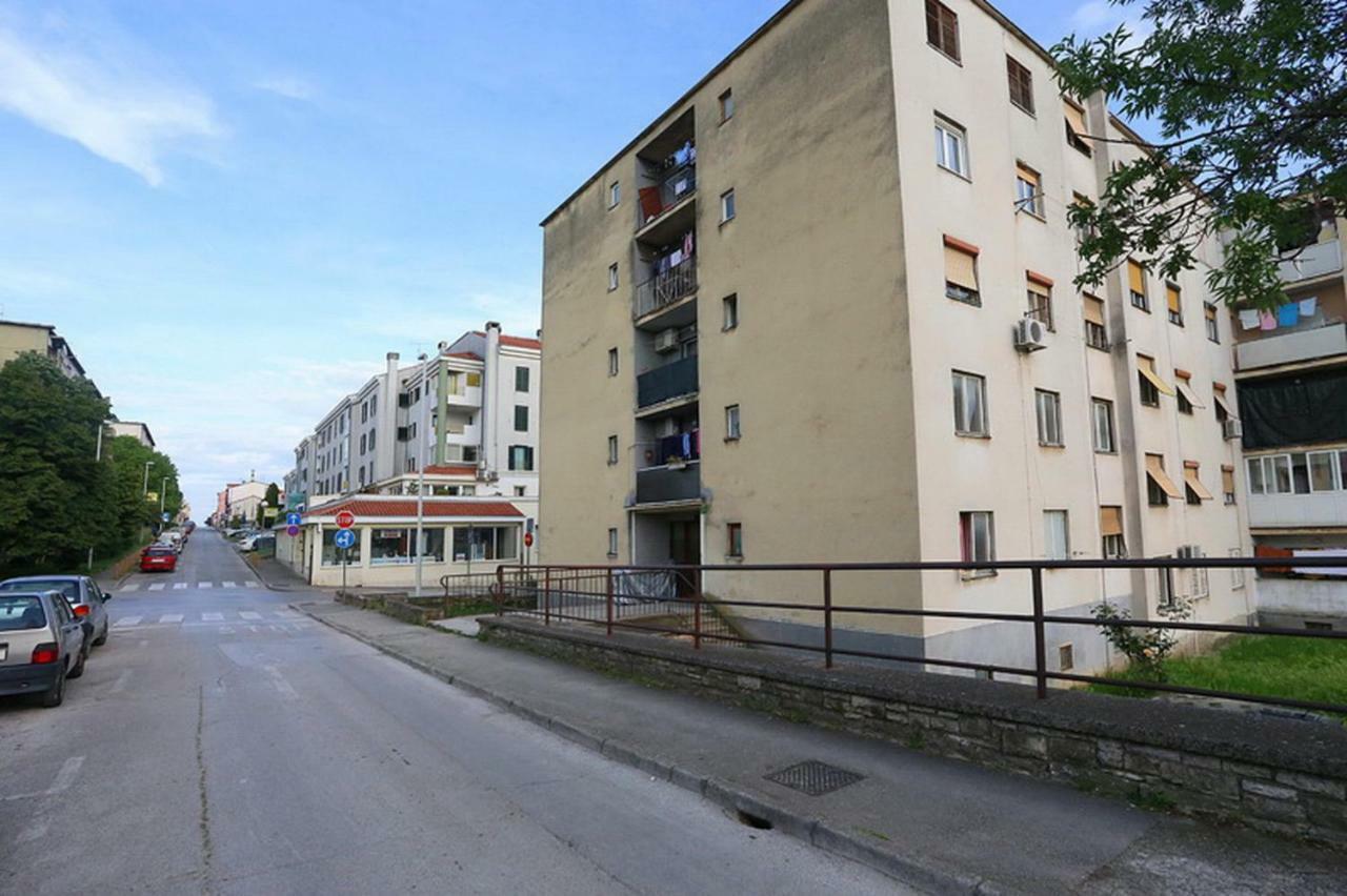 Apartment Anna With Free Private Parking Pula Exterior photo